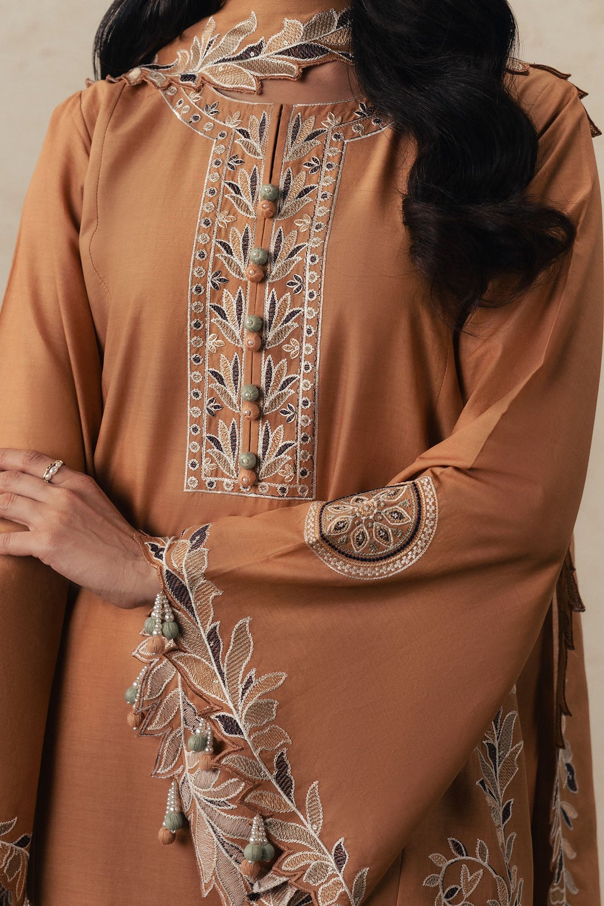 Cross Stitch | The Moonsoon Edit 26 | AMBER DUNE-3PC EMBROIDERED SUIT, image 3