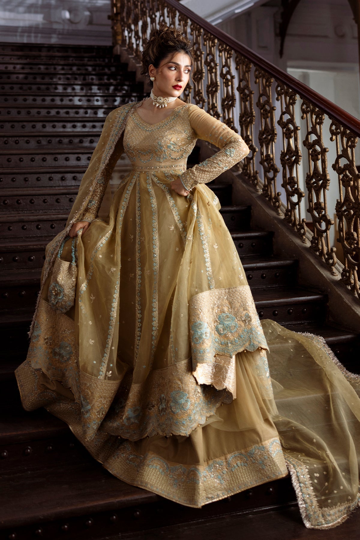 Erum Khan | Jahan Wedding 25 | Golden Glow-4