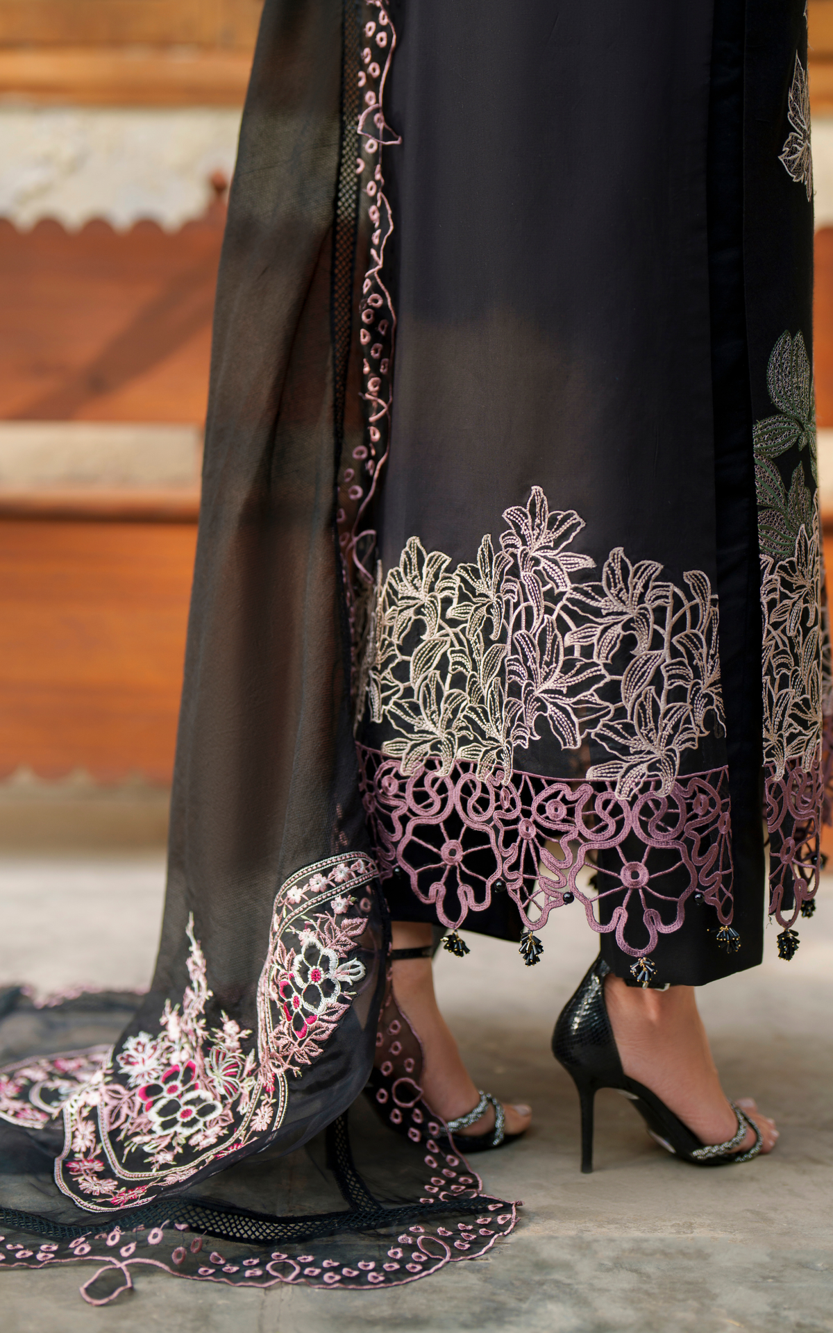 Asifa and Nabeel | Versa Luxury Lawn 26 | Noir Lily VUL26-01-3