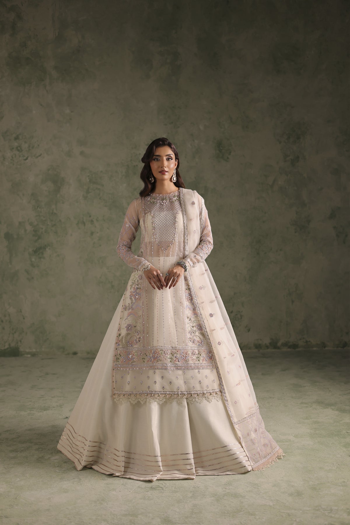 Imran Ramzan | Esmeree Wedding Formals | Véu de Flores-1