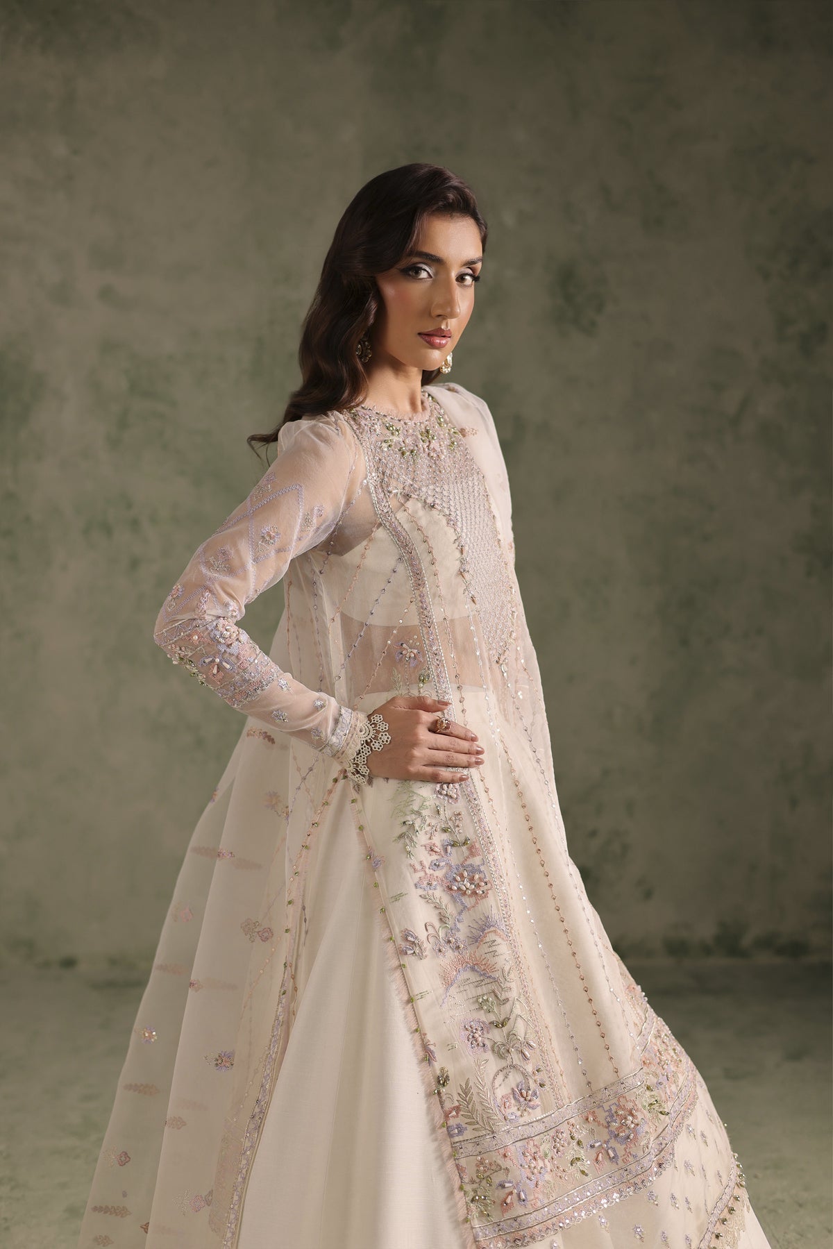 Imran Ramzan | Esmeree Wedding Formals | Véu de Flores-3