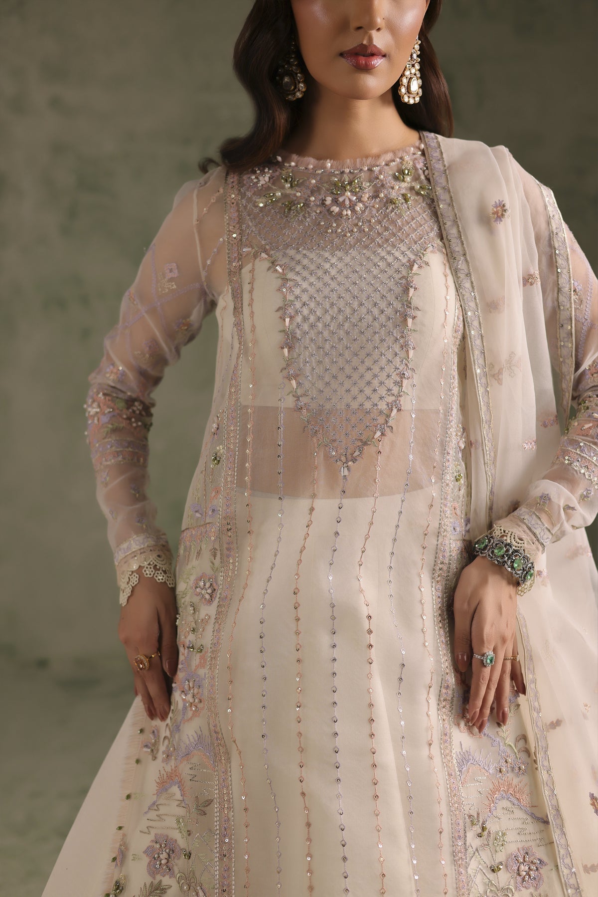 Imran Ramzan | Esmeree Wedding Formals | Véu de Flores, image 4