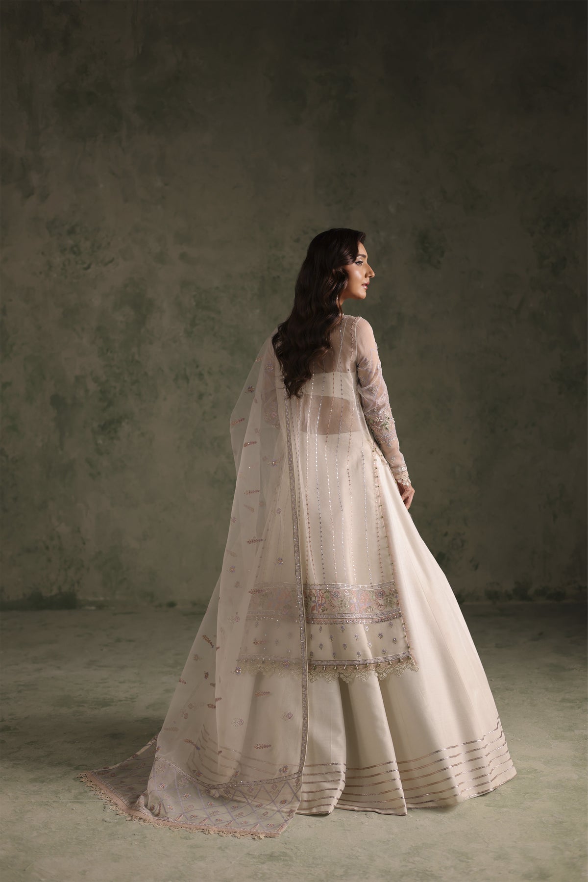 Imran Ramzan | Esmeree Wedding Formals | Véu de Flores, image 2