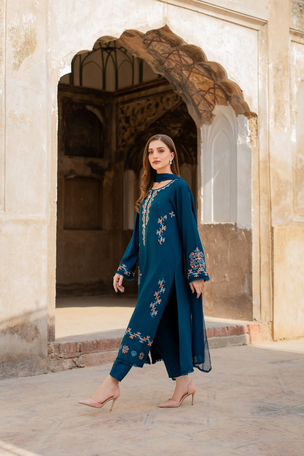 Vintage | Jehaan Luxury Edit | Lamya, image 2