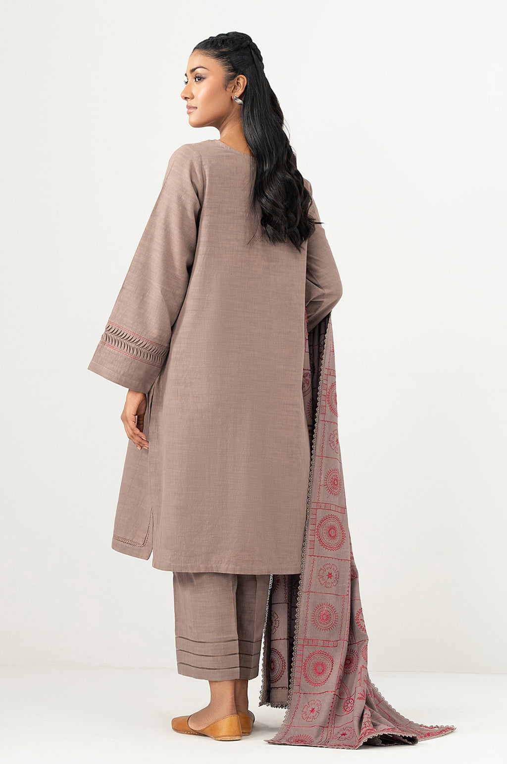 Zeen | Fall Edit 25 | WAM34609, image 2