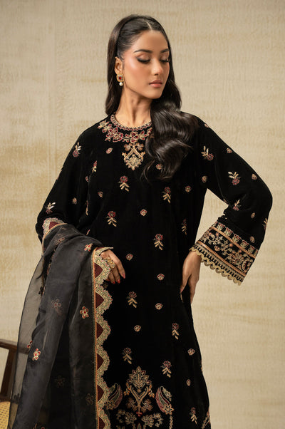 Zeen | Winter 25 | WUM35861