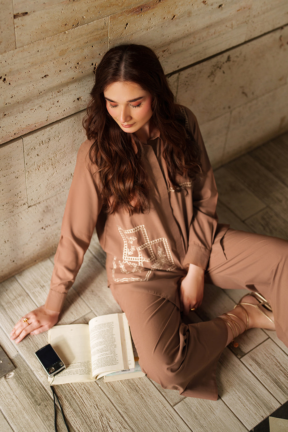 Azure | Chic Essentials | Walnut Whirl-5