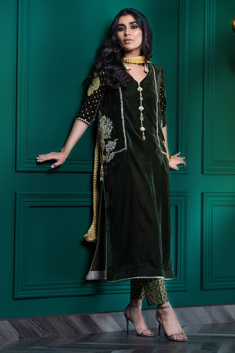Wardha Saleem | Velvets Winter Fall 24 |  Guldaan -  Wardha Saleem Ladies Clothes - Original Designer Dress - House of Maryam