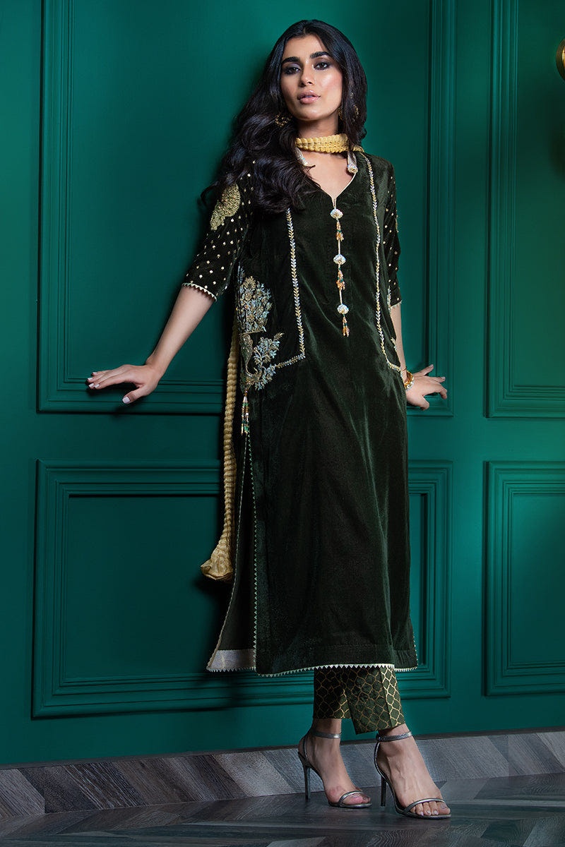 Wardha Saleem | Velvets Winter Fall 24 |  Guldaan -  Wardha Saleem Ladies Clothes - Original Designer Dress - House of Maryam