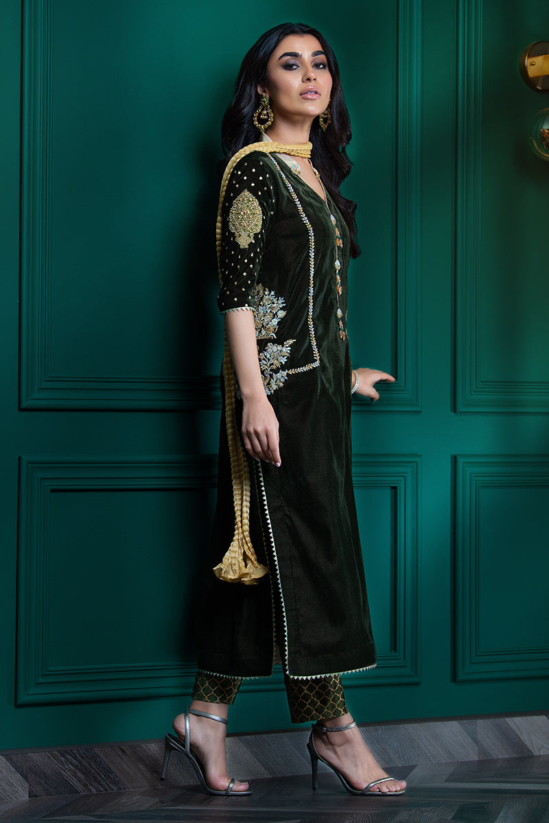 Wardha Saleem | Velvets Winter Fall 24 |  Guldaan -  Wardha Saleem Ladies Clothes - Original Designer Dress - House of Maryam