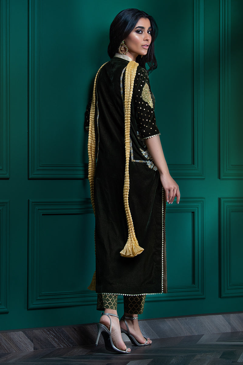 Wardha Saleem | Velvets Winter Fall 24 |  Guldaan -  Wardha Saleem Ladies Clothes - Original Designer Dress - House of Maryam