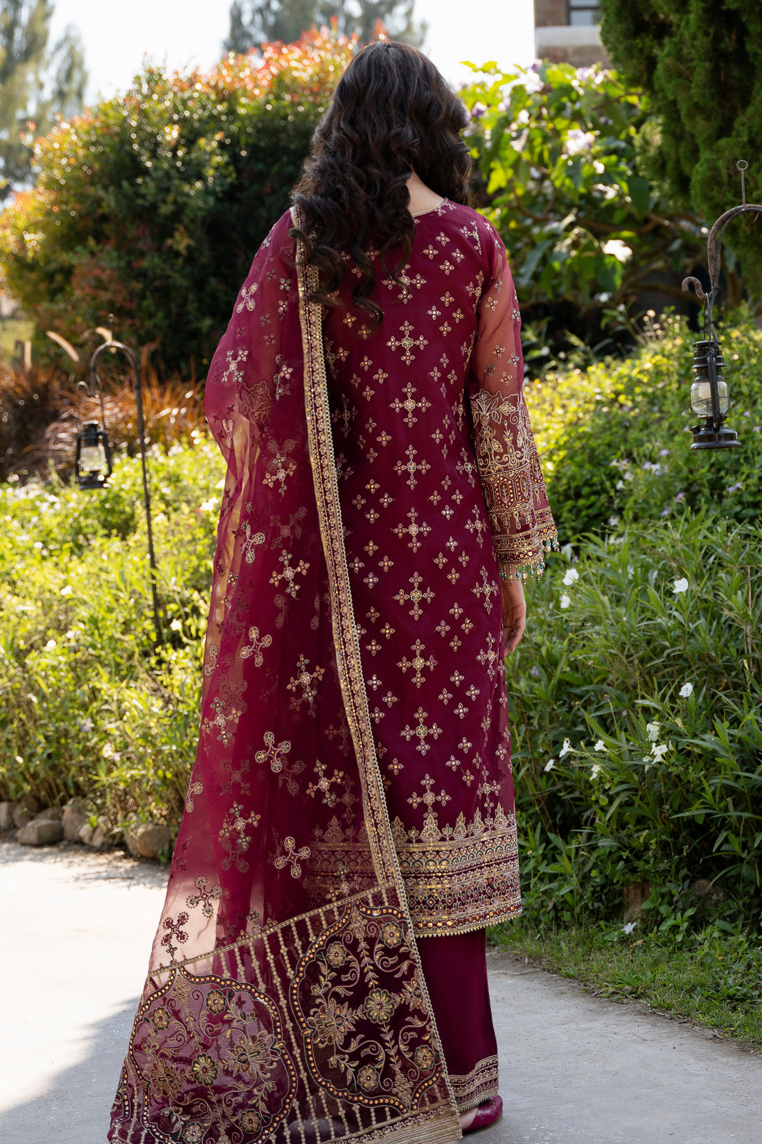 Naqshi | Pret | Azra