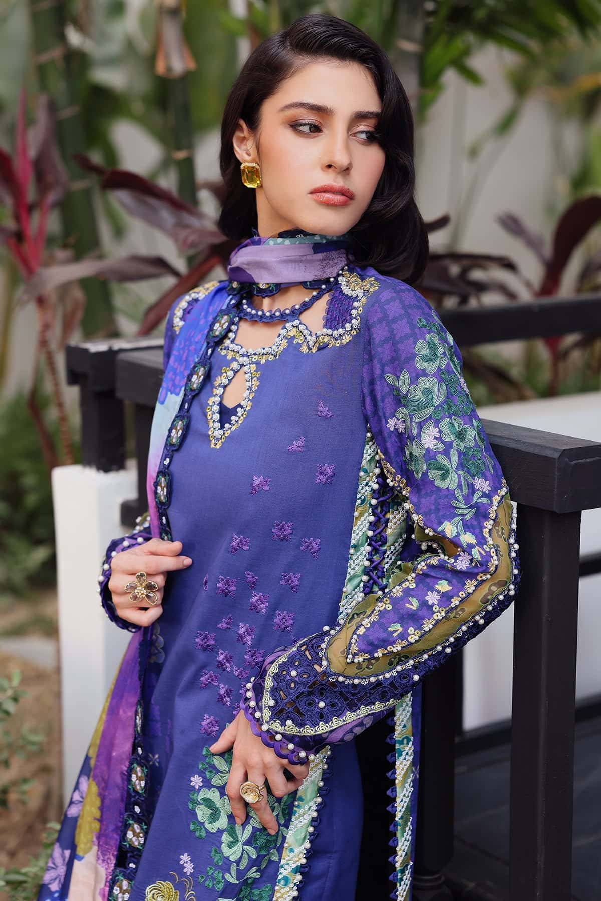 Afrozeh Lumora blue embroidered lawn suit, photo 3