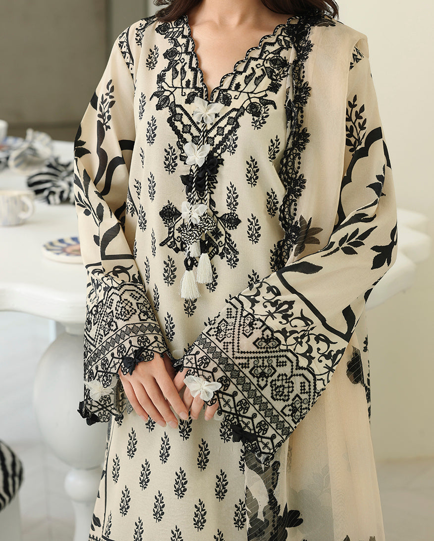 Roheenaz | Petals in Print | Willow Fleur-3
