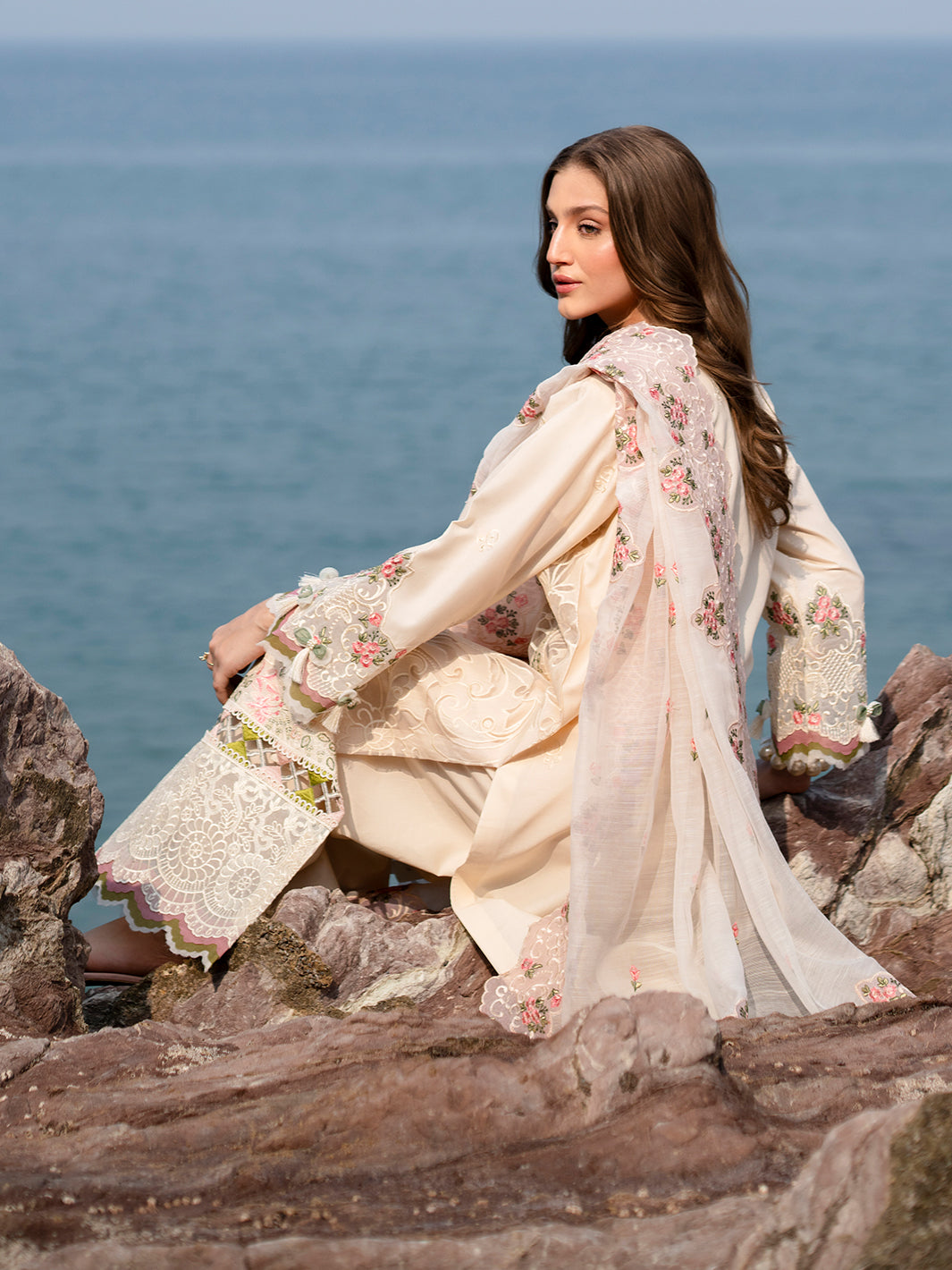 Mahnur | Sirena Luxury Lawn 25 | Wisteria -  Mahnur Ladies Clothes - Original Designer Dress - House of Maryam