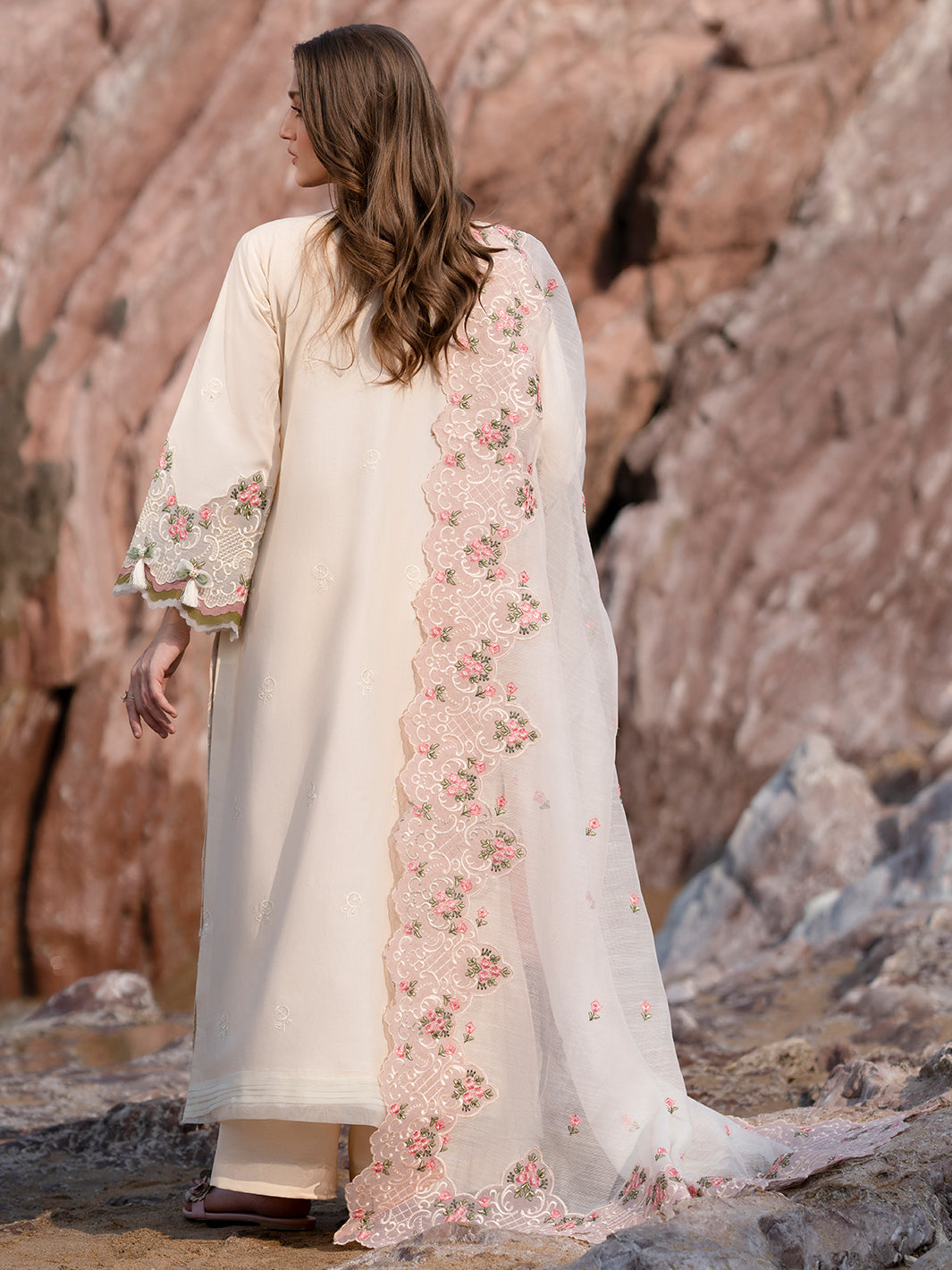 Mahnur | Sirena Luxury Lawn 25 | Wisteria -  Mahnur Ladies Clothes - Original Designer Dress - House of Maryam