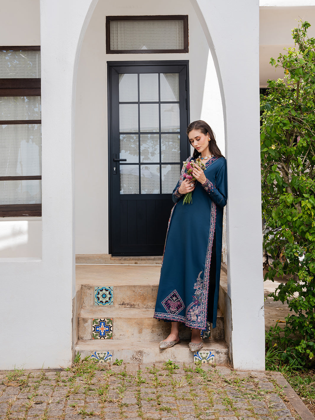 Izel | Dareen Luxury Lawn 26 | Zeenat-2