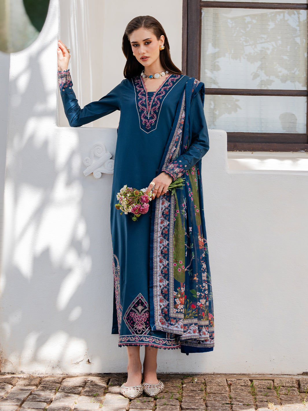 Izel | Dareen Luxury Lawn 26 | Zeenat