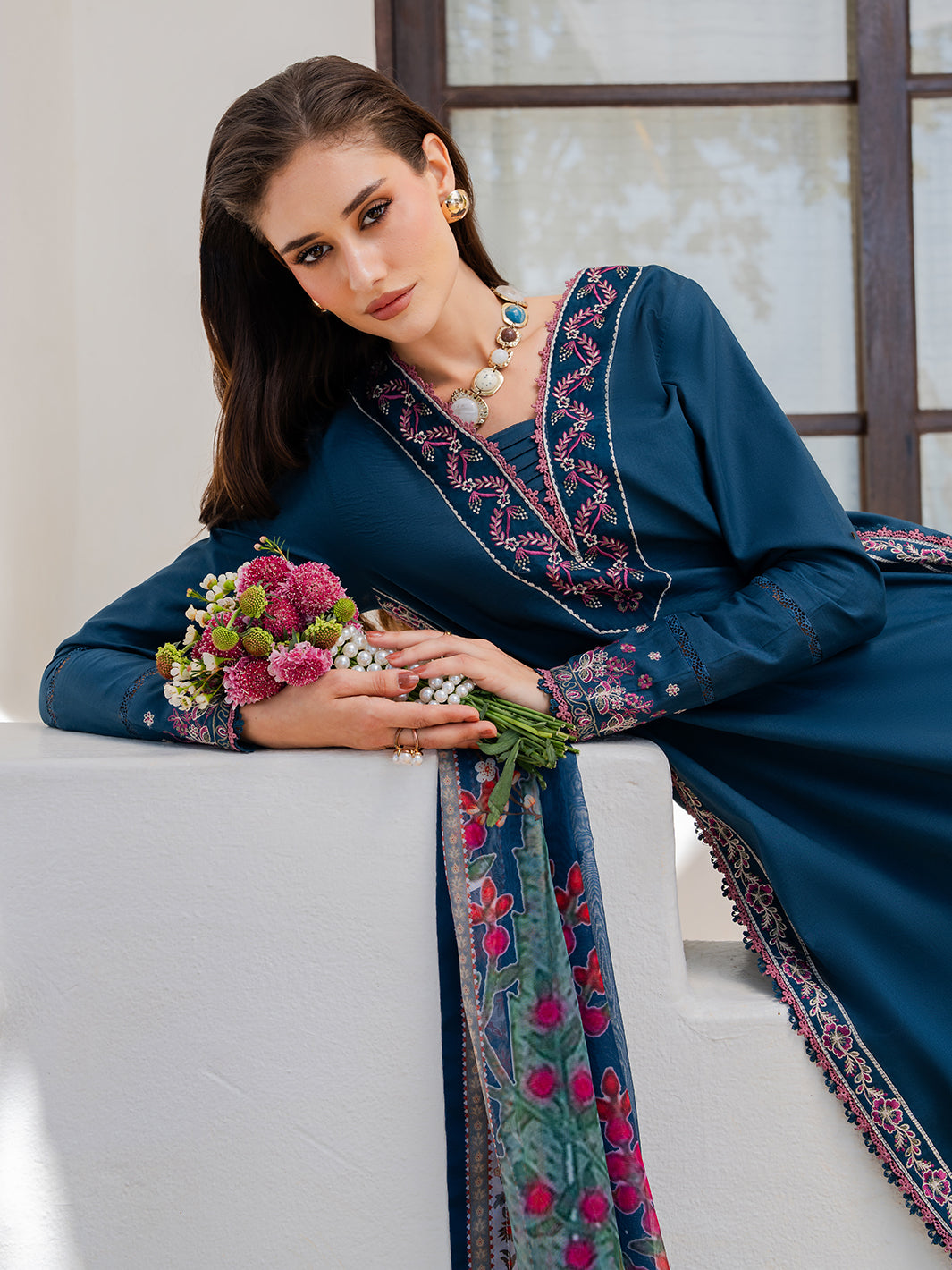 Izel | Dareen Luxury Lawn 26 | Zeenat, image 4