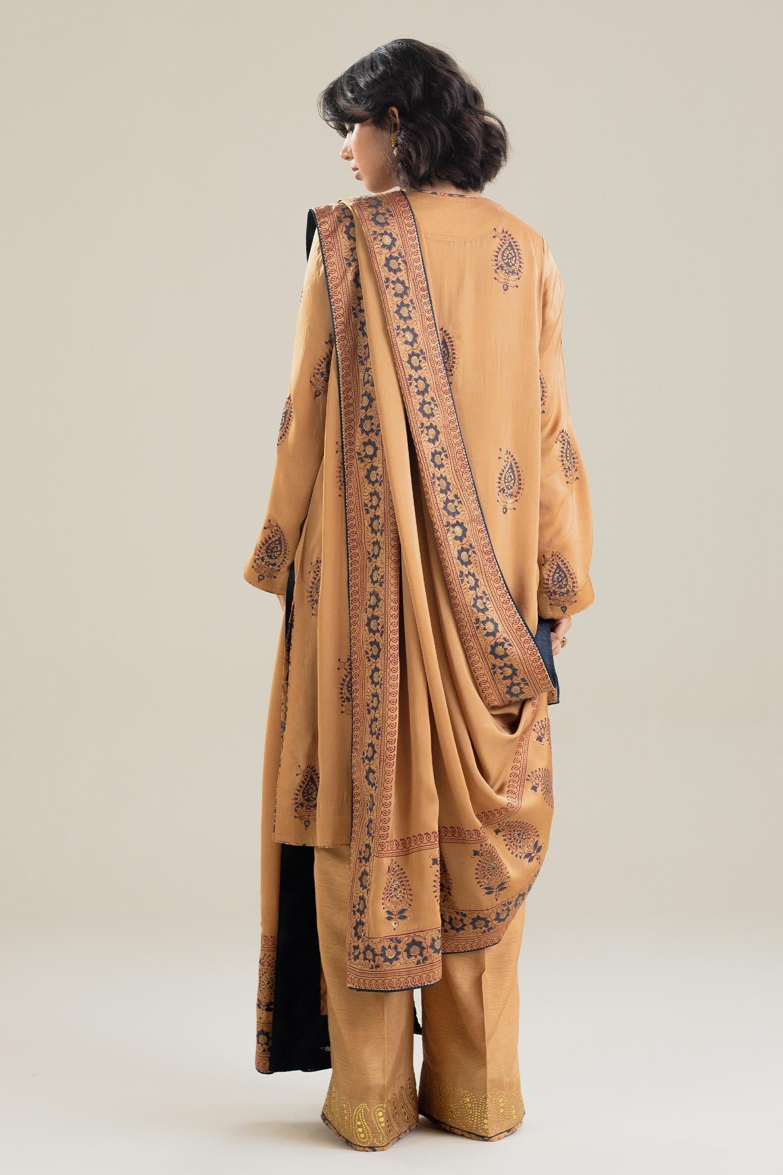 Zara Shahjahan | Handcrafted Suits | ZHC-043 by Designer Zara Shahjahan - House of Maryam - Pakistani Designer Ethnic Wear in {{ shop.shopifyCountryName }}