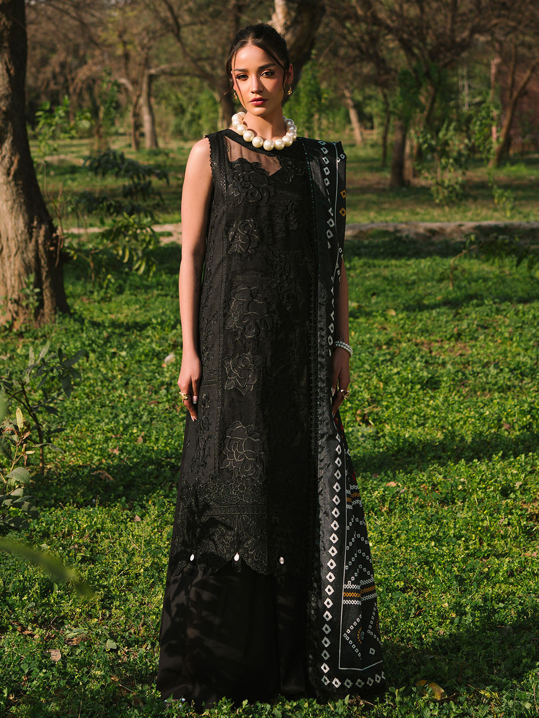 Mahnur | Dahlia Luxury Lawn 25 | Zoe -  Mahnur Ladies Clothes - Original Designer Dress - House of Maryam