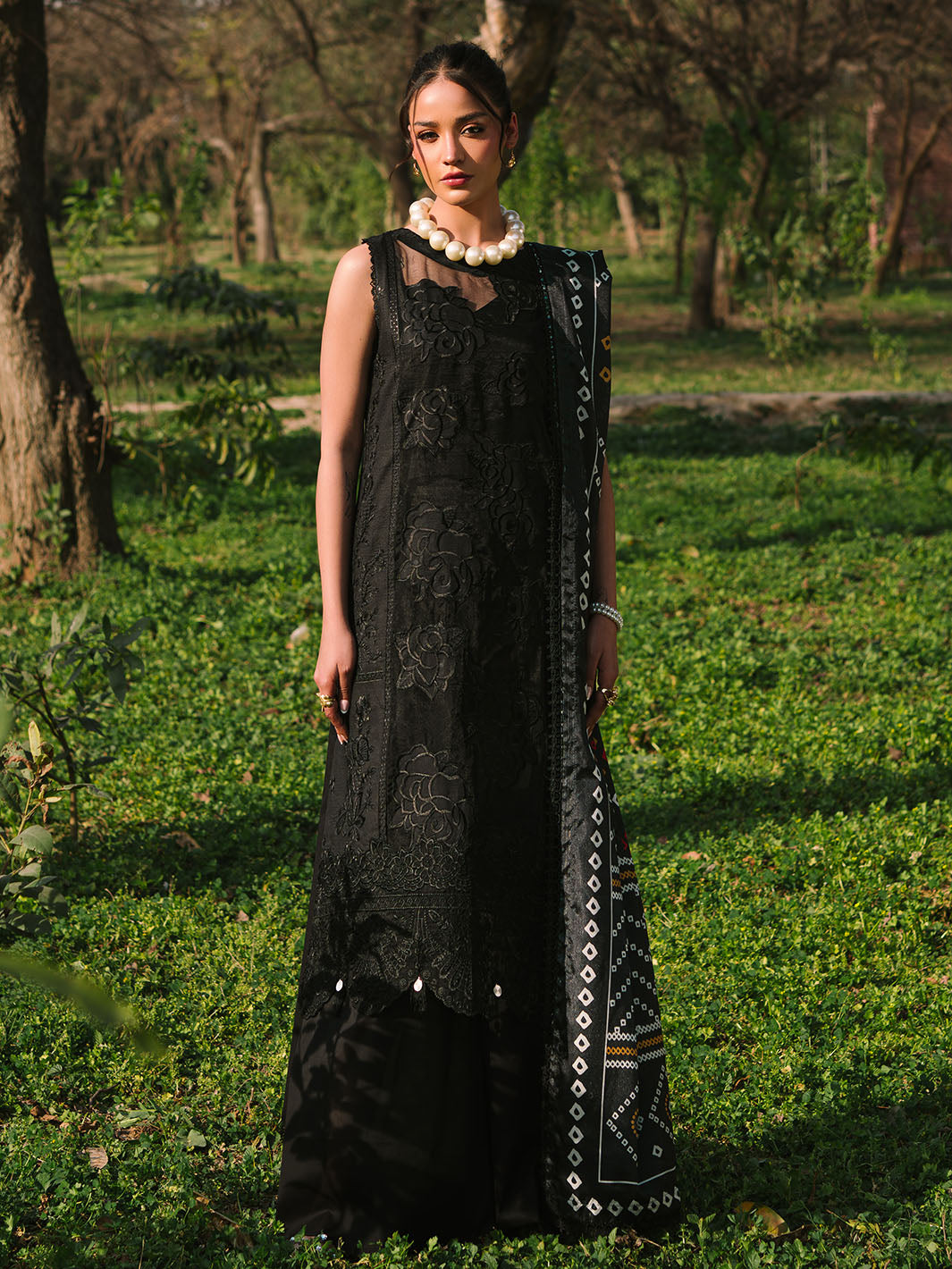 Mahnur | Dahlia Luxury Lawn 25 | Zoe -  Mahnur Ladies Clothes - Original Designer Dress - House of Maryam