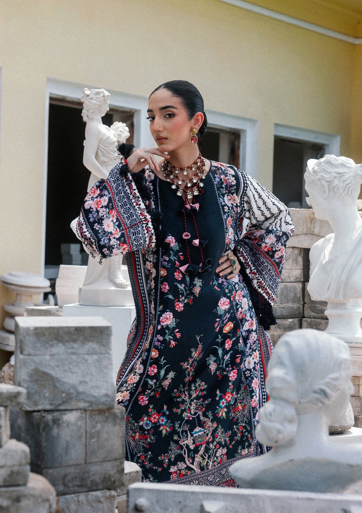 Aik Atelier | Lady Aik 26 | Lady Aik - Look B2602, image 3