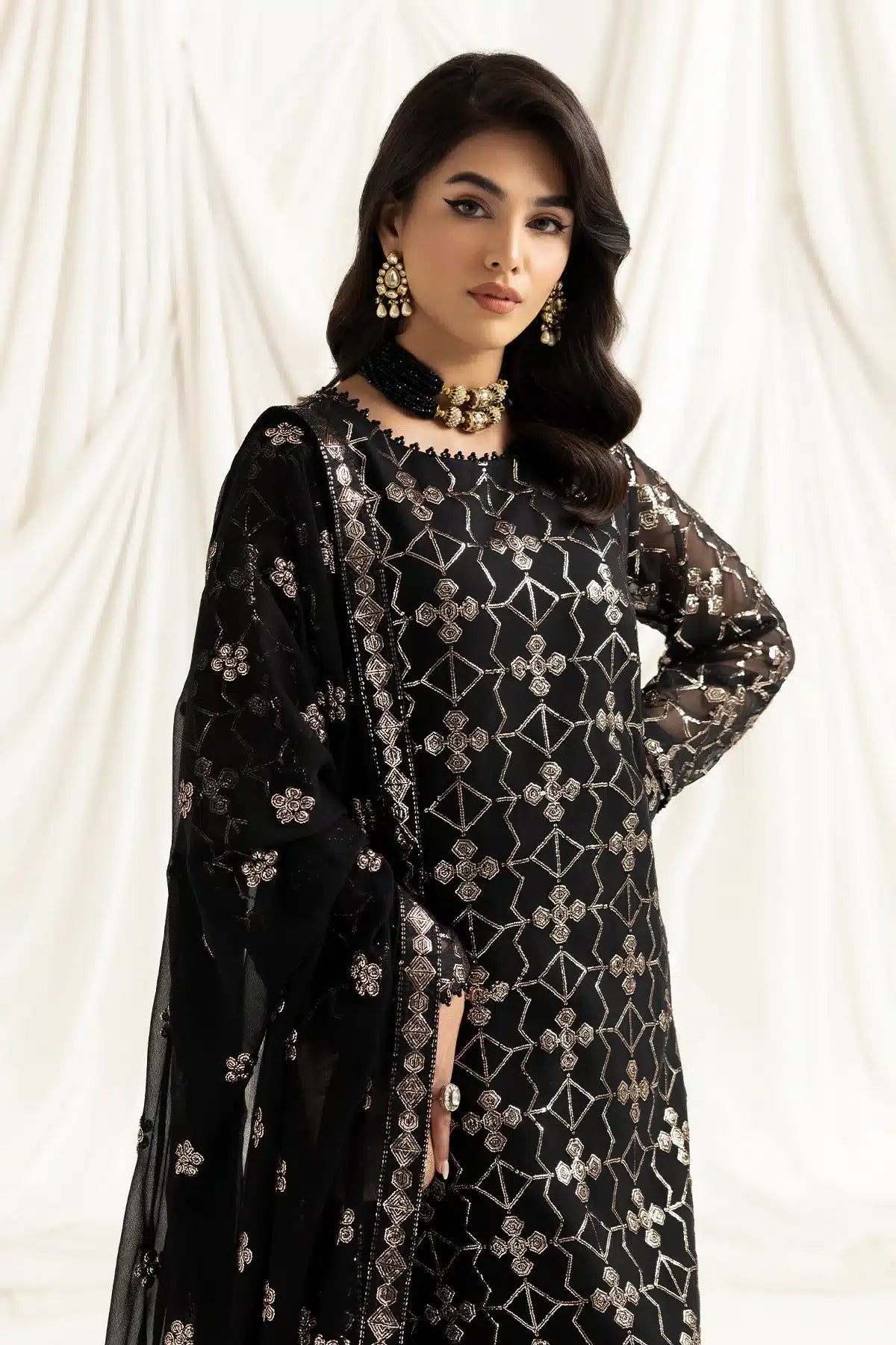 Alizeh | Dua Formals 23 | DUA-V02D04A-NAZIK(BLACK)