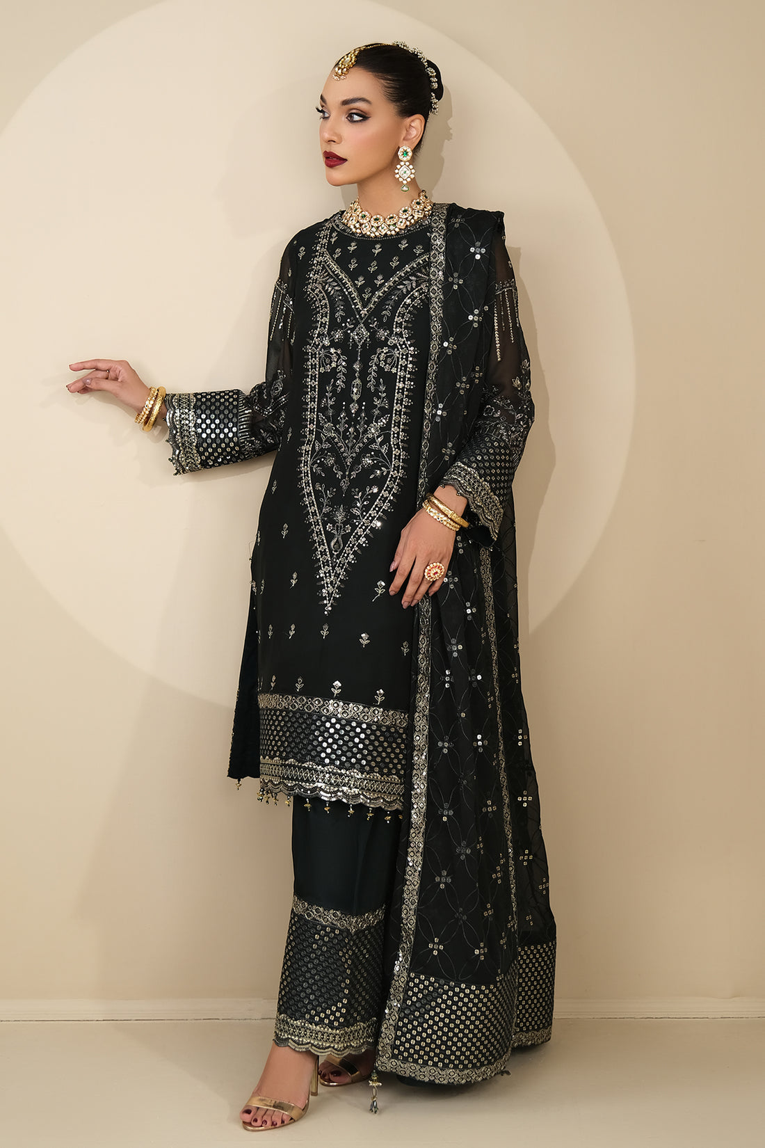 Alizeh | Formals Collection | MINERVA UF-V03D04 by Designer Alizeh - House of Maryam - Pakistani Designer Ethnic Wear in {{ shop.shopifyCountryName }}