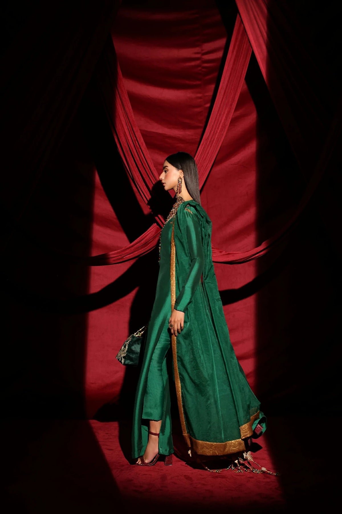 Musferah Saad | The Glamorous | The Emerald Queen-2