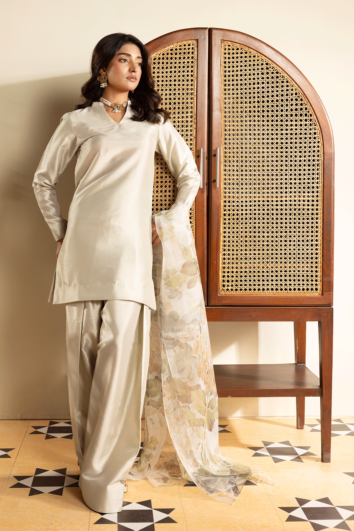 Erum Khan | Intezar e Eid | Lamha-Brand:Erum Khan-Type:Ladies Clothes-Silver-Silk-House of Maryam- Buy in UK, USA