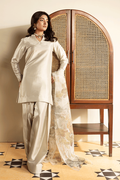Erum Khan | Intezar e Eid | Lamha-Brand:Erum Khan-Type:Ladies Clothes-Silver-Silk-House of Maryam- Buy in UK, USA