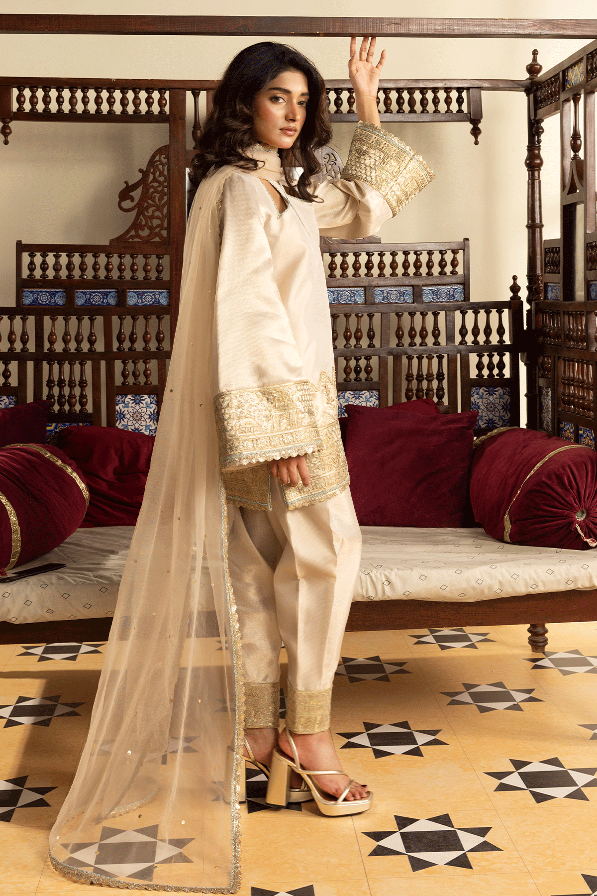 Erum Khan | Intezar e Eid | Nazaakat-Brand:Erum Khan-Type:Ladies Clothes-Silver-Tissue-House of Maryam- Buy in UK, USA
