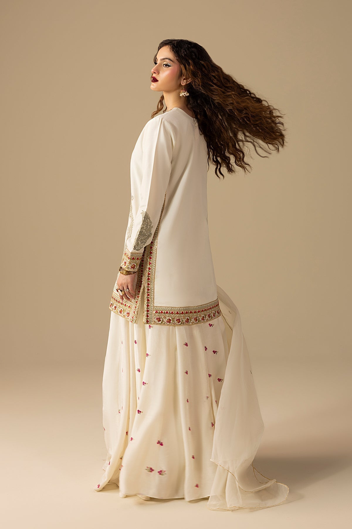 Erum Khan | Lillia Summer Edit | Dream Dust-Brand:Erum Khan-Type:Ladies Clothes-Off White-Raw Silk-House of Maryam- Buy in UK, USA