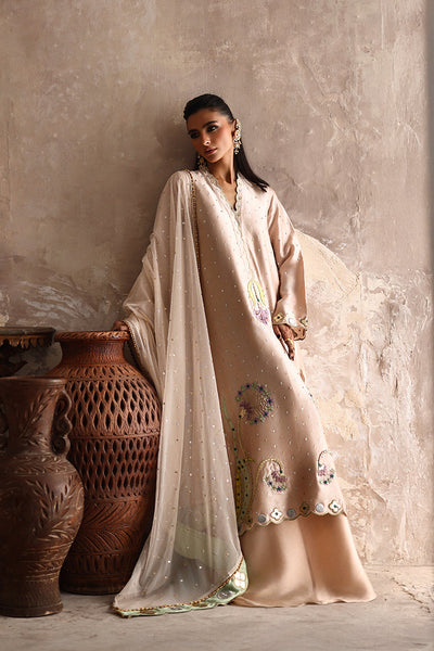 Wardha Saleem | Layla Formals 25 | Pariwash