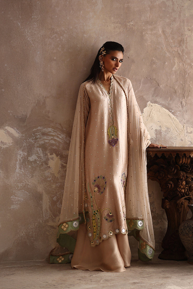 Wardha Saleem | Layla Formals 25 | Pariwash