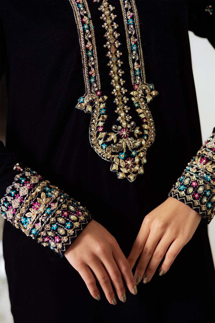 Saira Rizwan | Velvet Pret 25 | ZEHRA-SRVP25-01, image 4