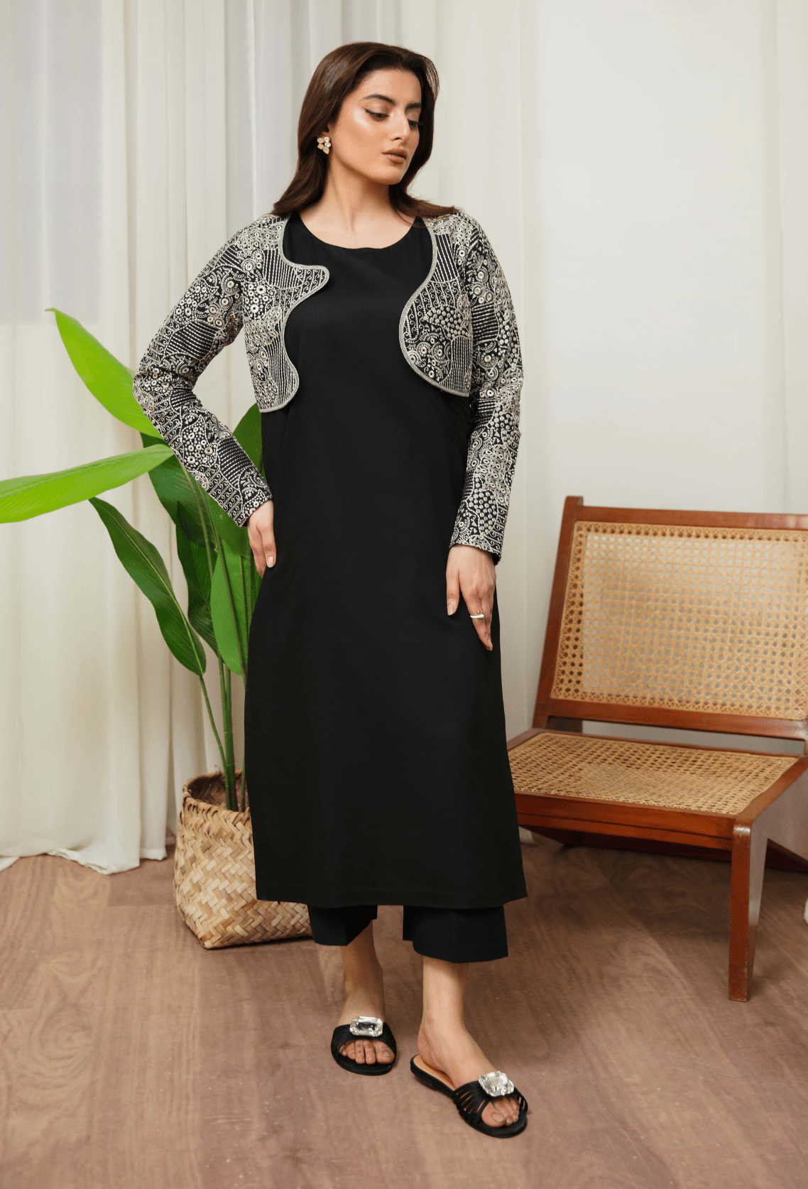 Humdum | Ayra Ready to wear | Ayra - D05-Brand:Humdum-Type:Ladies Clothes-Black-Lawn-House of Maryam- Buy in UK, USA