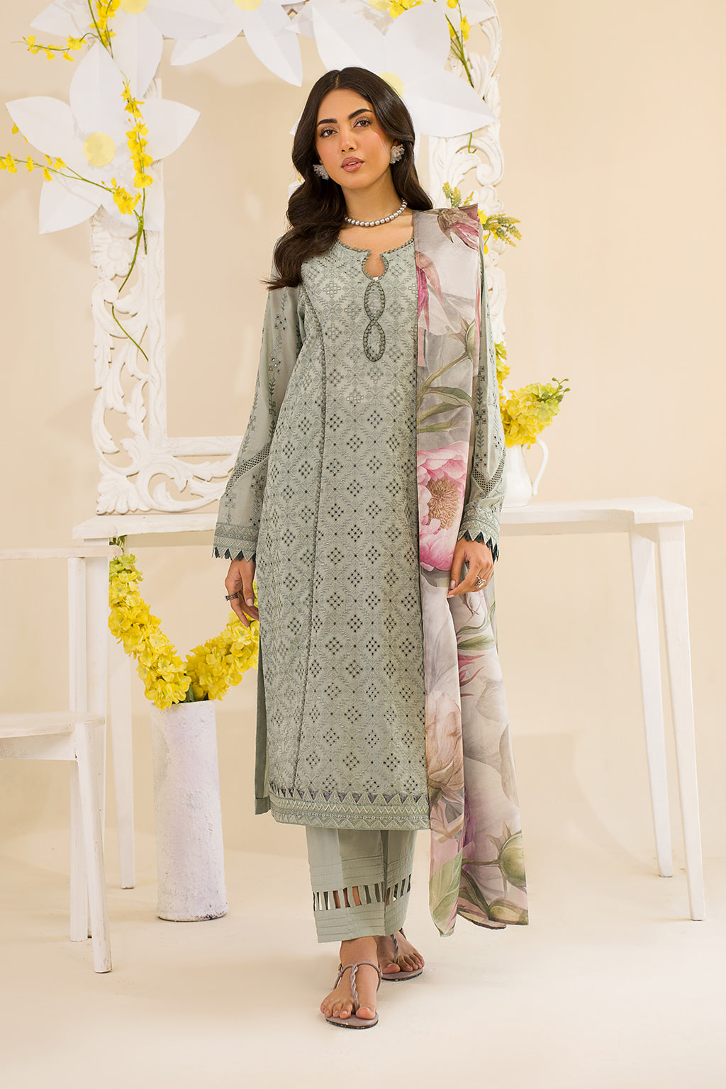 Iznik | Lawnkari 24 | UE-189 SLEEKCHIC -  Iznik Formal - Original Designer Dress - House of Maryam