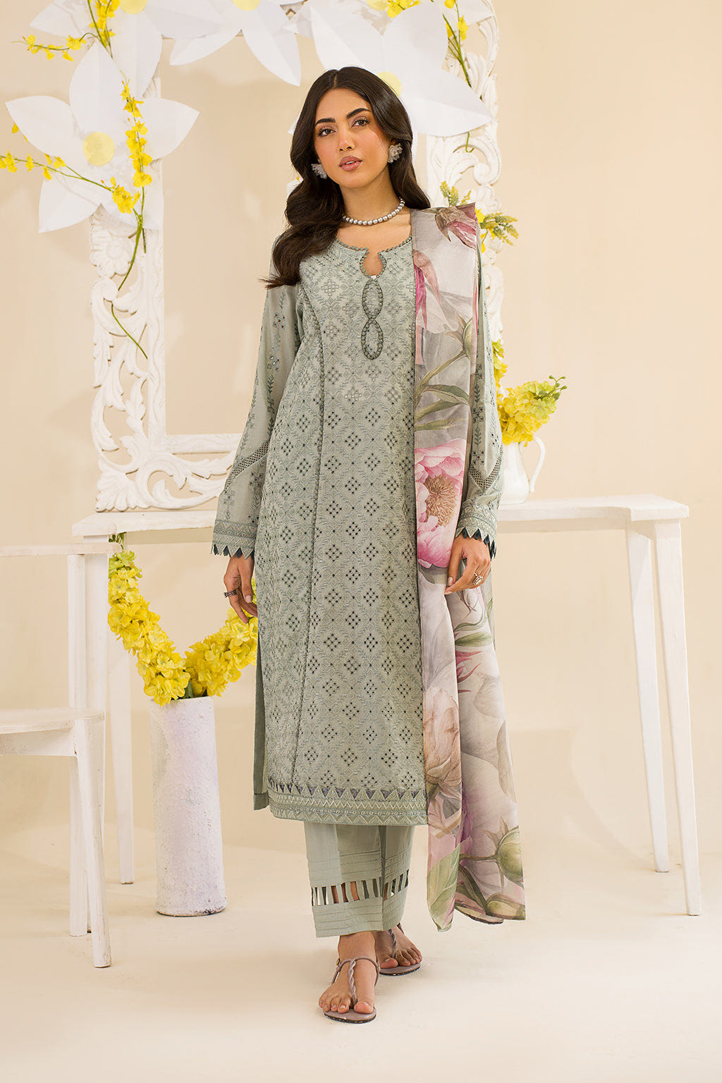 Iznik | Lawnkari 24 | UE-189 SLEEKCHIC -  Iznik Formal - Original Designer Dress - House of Maryam