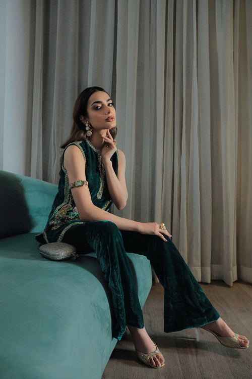 Saira Rizwan | Riona Luxury Formals | Simone by Designer Saira Rizwan - House of Maryam - Pakistani Designer Ethnic Wear in {{ shop.shopifyCountryName }}