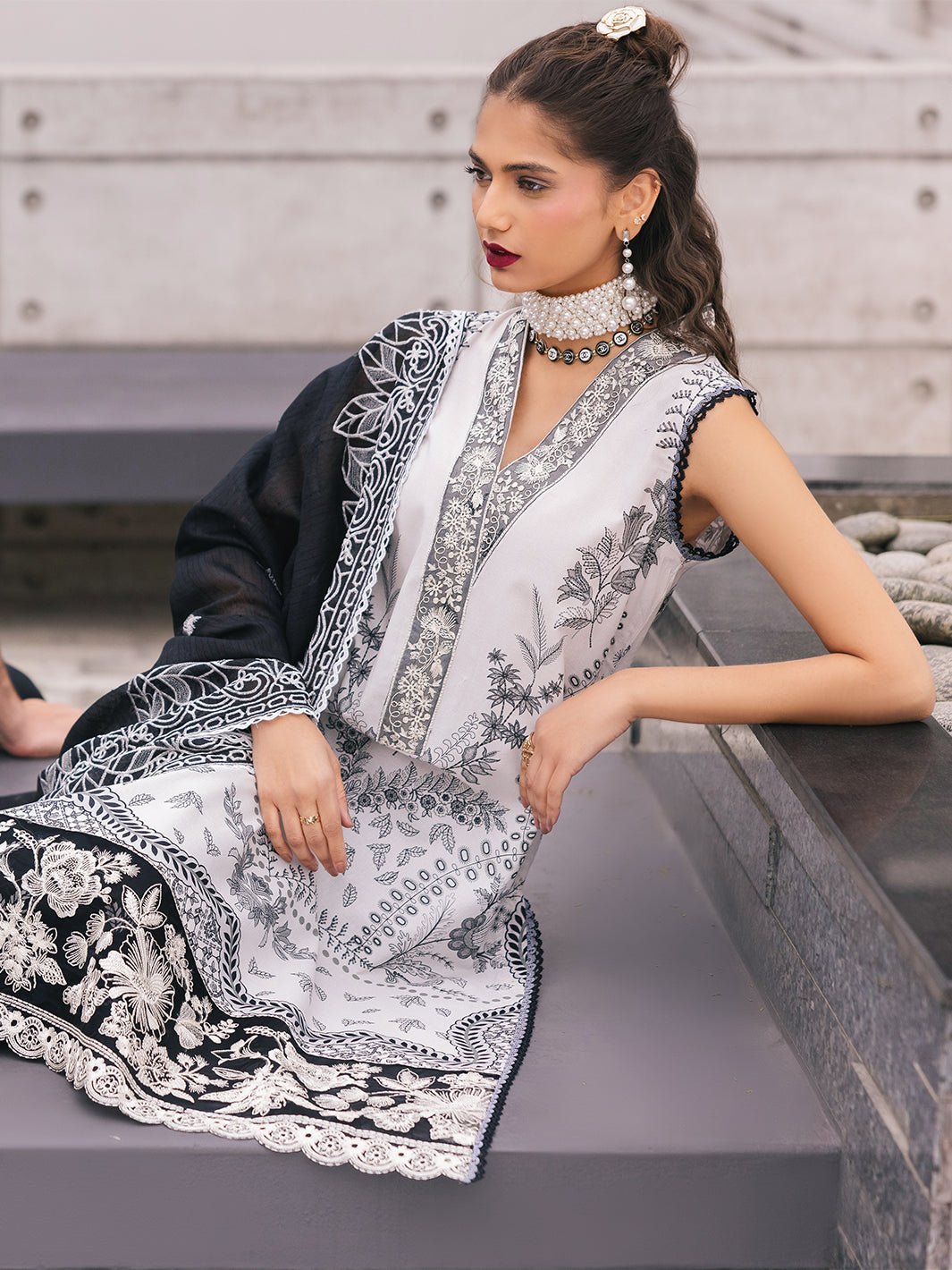 Mahnur | Broadway Luxury Lawn 25 | Daisy-Brand:Mahnur-Type:Ladies Clothes-Off White-Lawn-House of Maryam- Buy in UK, USA