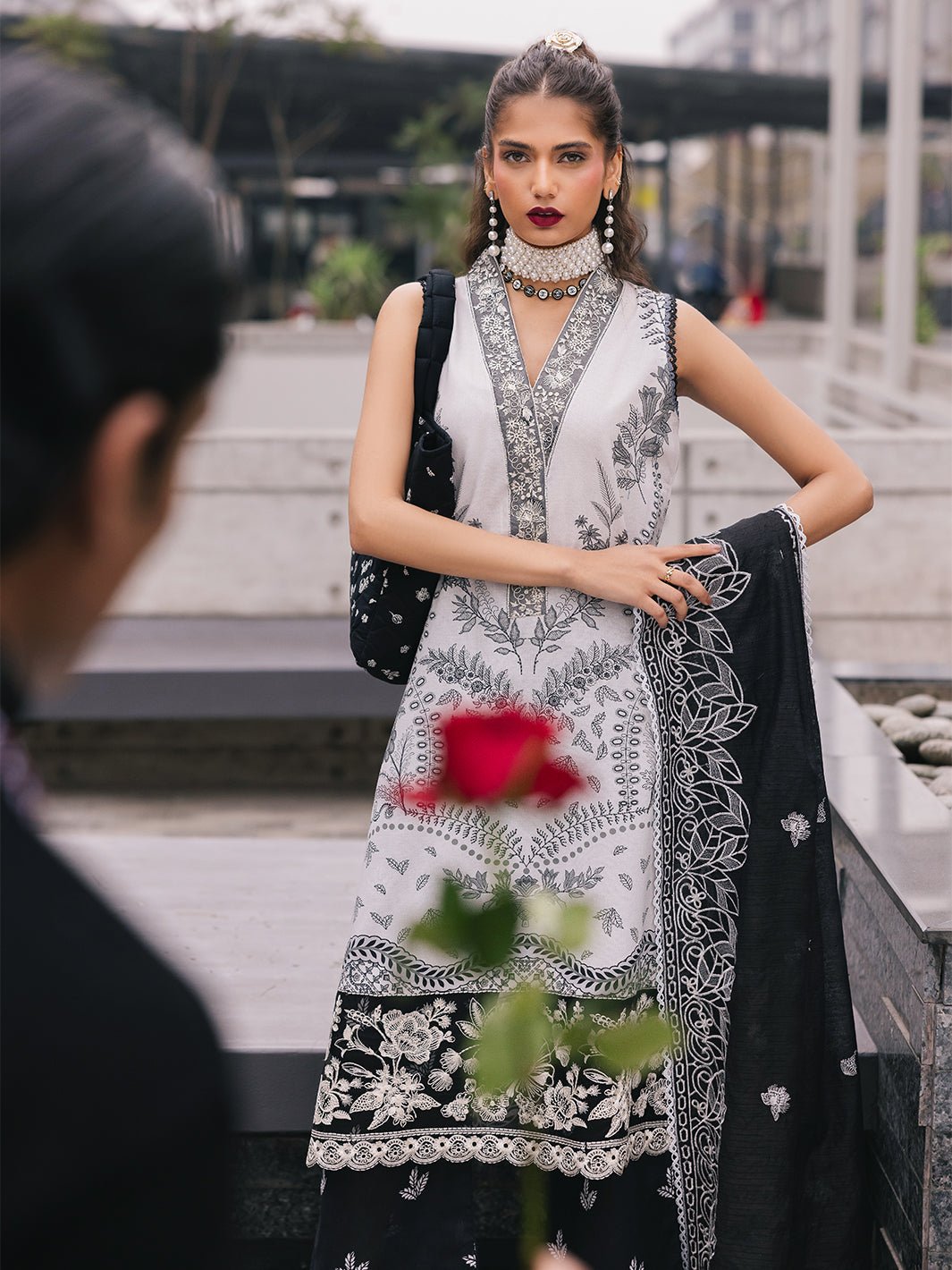 Mahnur | Broadway Luxury Lawn 25 | Daisy-Brand:Mahnur-Type:Ladies Clothes-Off White-Lawn-House of Maryam- Buy in UK, USA