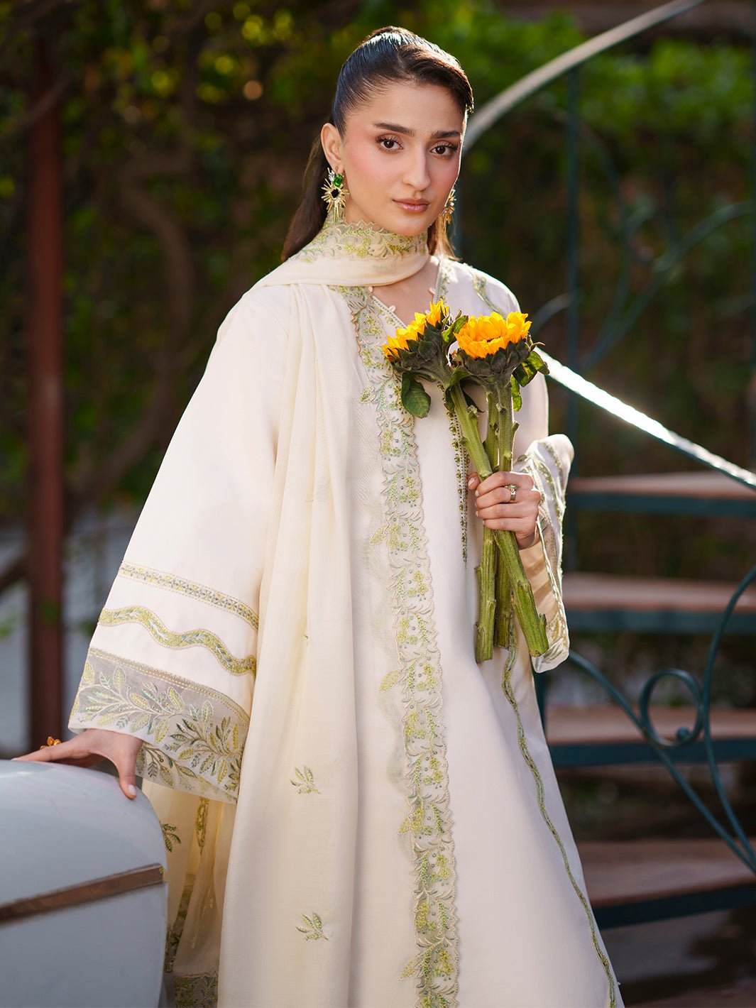 Mahnur | Fiona Lawn 26 | F-03-Brand:Mahnur-Type:Ladies Clothes-Off White-Lawn-House of Maryam- Buy in UK, USA