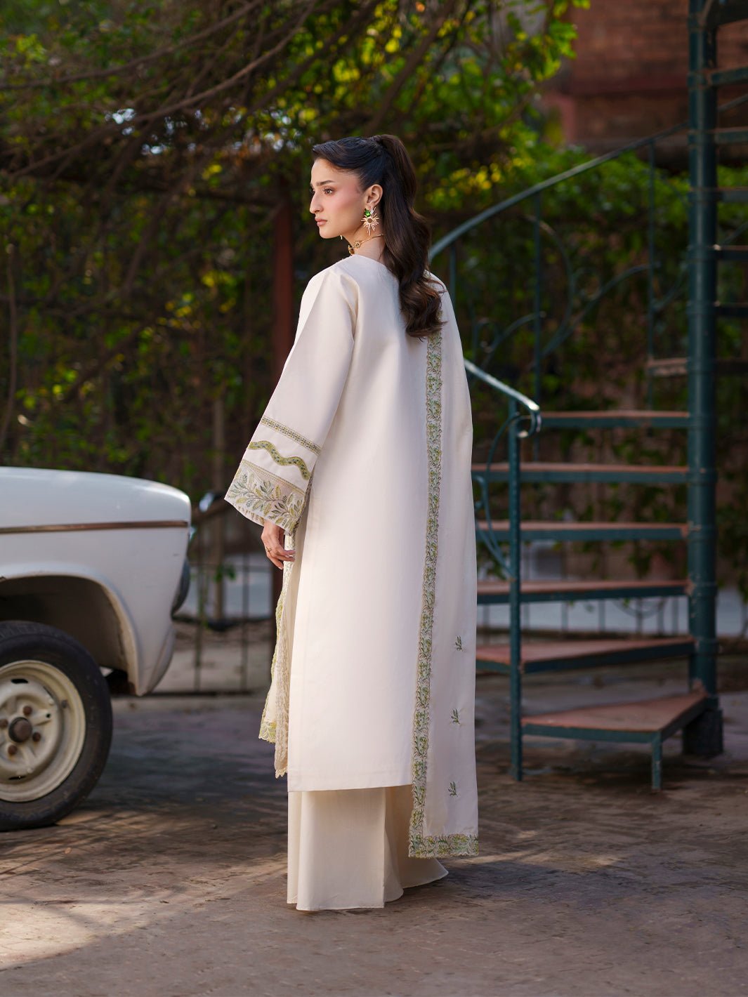 Mahnur | Fiona Lawn 26 | F-03-Brand:Mahnur-Type:Ladies Clothes-Off White-Lawn-House of Maryam- Buy in UK, USA
