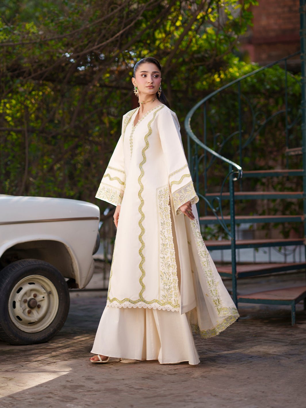 Mahnur | Fiona Lawn 26 | F-03-Brand:Mahnur-Type:Ladies Clothes-Off White-Lawn-House of Maryam- Buy in UK, USA