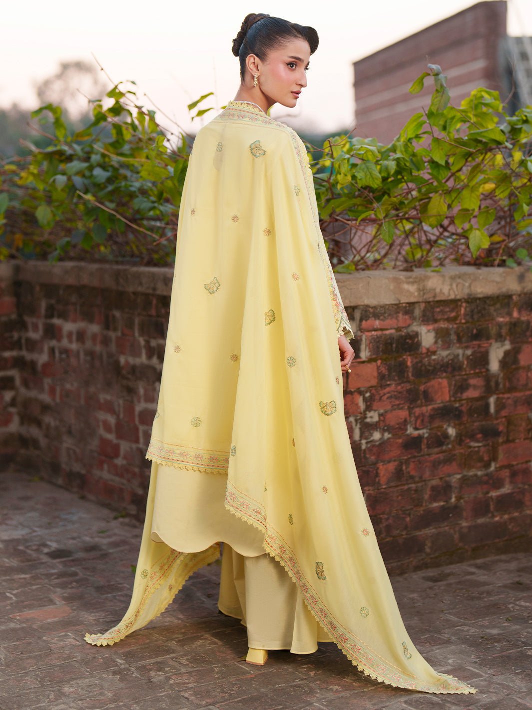Mahnur | Fiona Lawn 26 | F-05-Brand:Mahnur-Type:Ladies Clothes-Pale Yellow-Lawn-House of Maryam- Buy in UK, USA