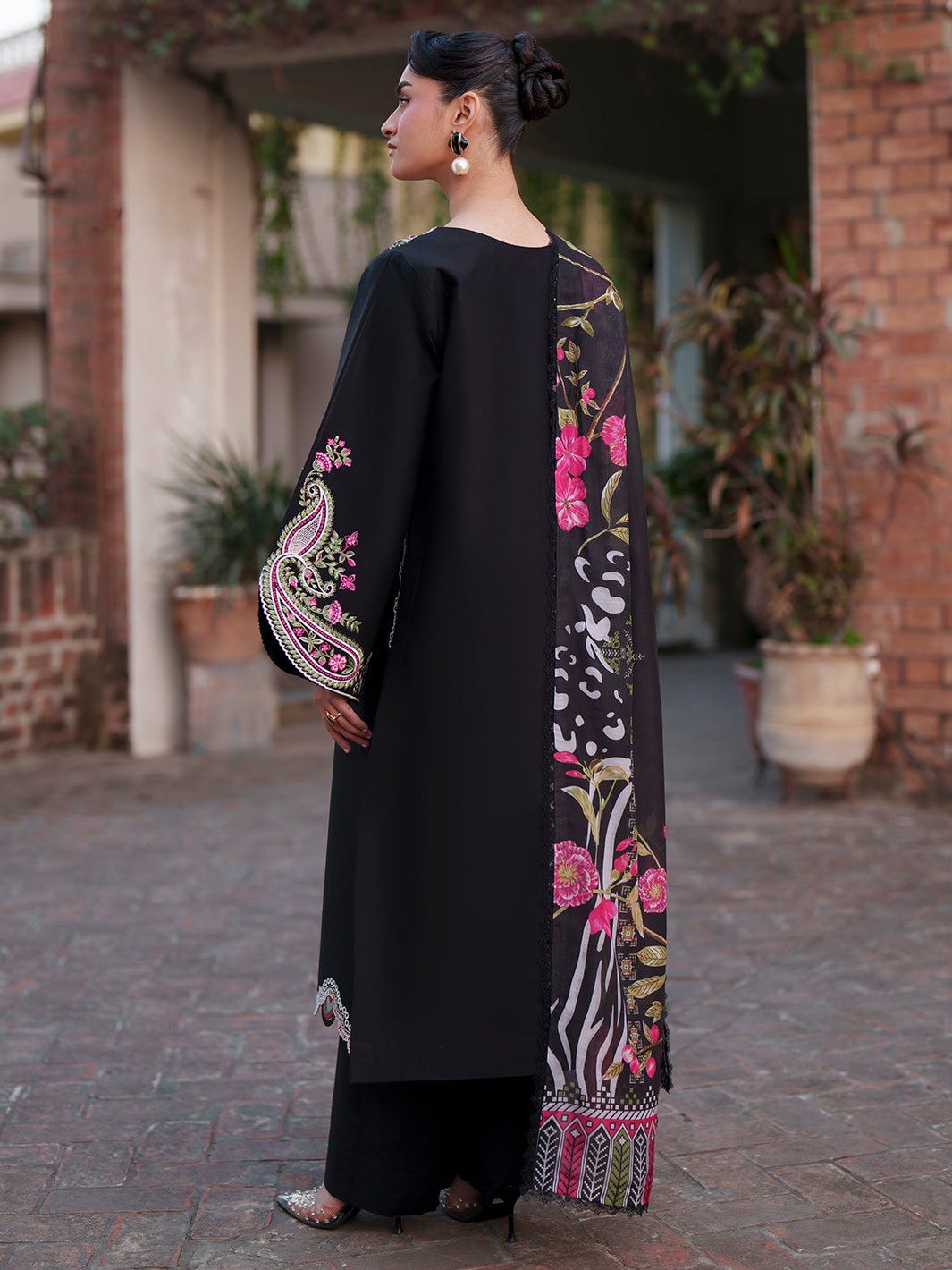 Mahnur | Fiona Lawn 26 | F-09-Brand:Mahnur-Type:Ladies Clothes-Black-Lawn-House of Maryam- Buy in UK, USA