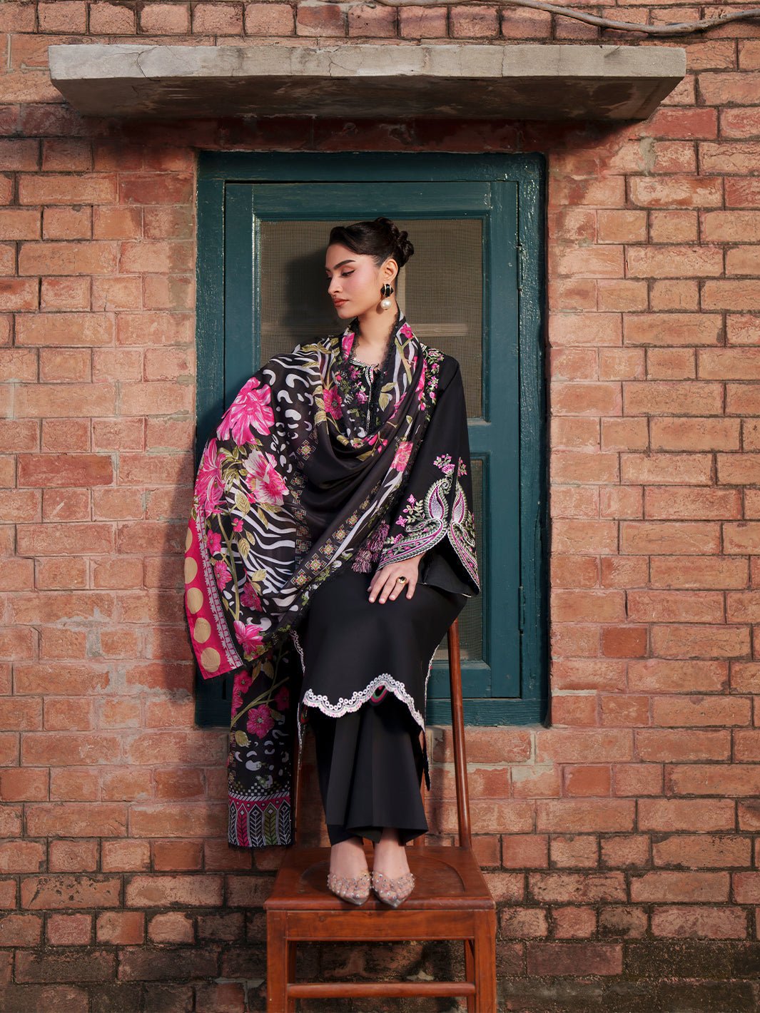 Mahnur | Fiona Lawn 26 | F-09-Brand:Mahnur-Type:Ladies Clothes-Black-Lawn-House of Maryam- Buy in UK, USA