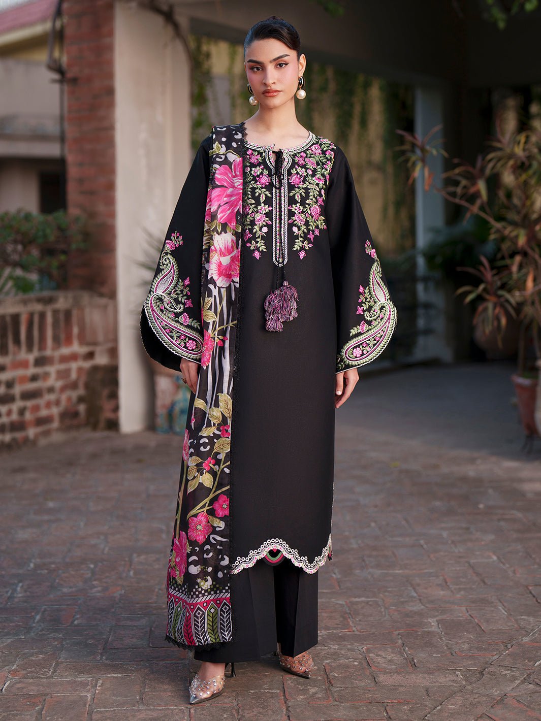 Mahnur | Fiona Lawn 26 | F-09-Brand:Mahnur-Type:Ladies Clothes-Black-Lawn-House of Maryam- Buy in UK, USA